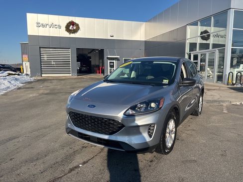 Used 2022 Ford Escape SE w/ Cold Weather Package image 3