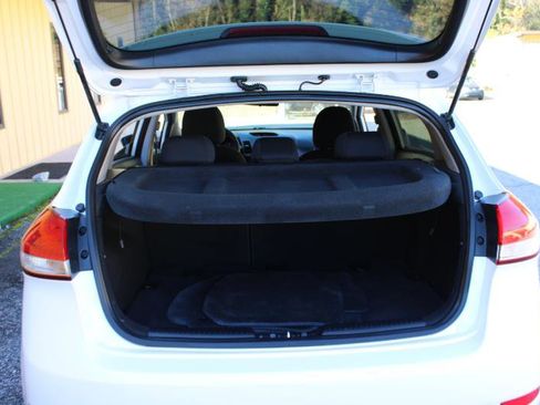 Used 2017 Kia Forte LX w/ LX Popular Plus Package image 17