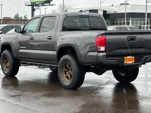 Used 2017 Toyota Tacoma TRD Off-Road w/ Premium & Technology Package image 5