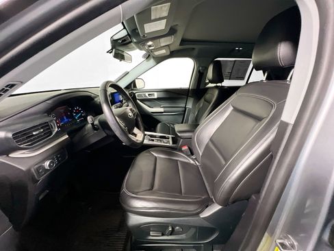 Used 2022 Ford Explorer XLT w/ Equipment Group 202A image 14