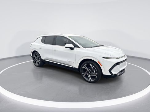 New 2026 Chevrolet Equinox EV LT image 2