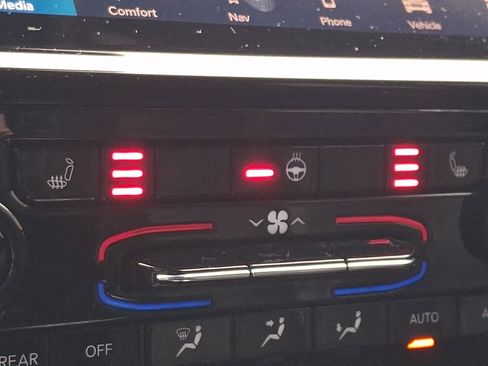 Certified 2023 Jeep Grand Cherokee Limited image 24