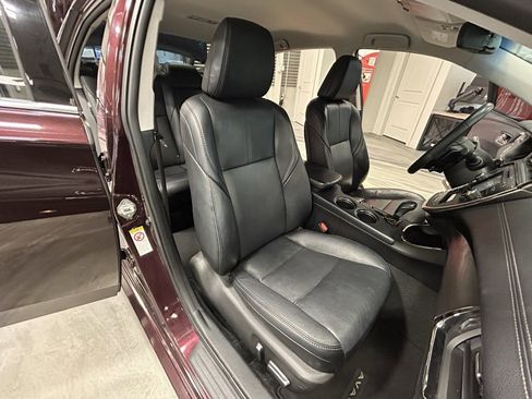 Used 2018 Toyota Avalon XLE image 5