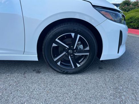Used 2025 Nissan Sentra SV FWD image 30