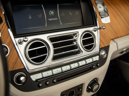 Used 2018 Rolls-Royce Dawn RWD image 32