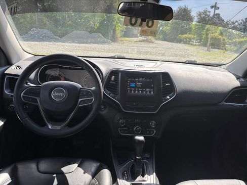 Used 2020 Jeep Cherokee Latitude Plus FWD image 16