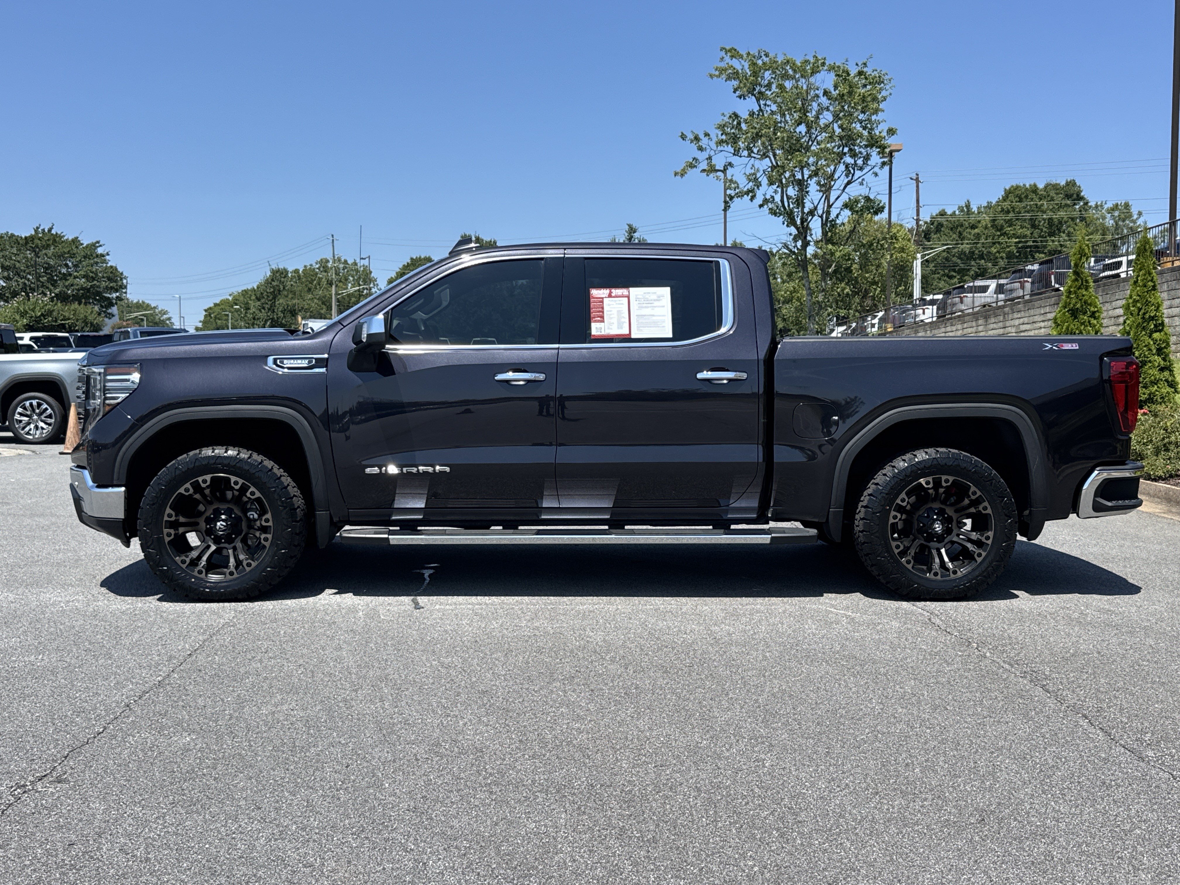 Used 2022 GMC Sierra 1500 SLT w/ SLT Premium Plus Package AWD/4WD image 7