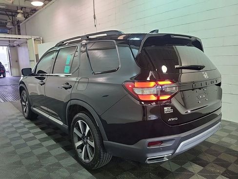 Used 2023 Honda Pilot Touring image 4