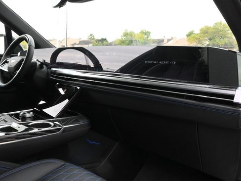 New 2025 Cadillac Escalade IQ Sport 1 image 25