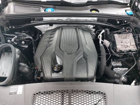 Certified 2026 Porsche Macan Turbo AWD/4WD image 33