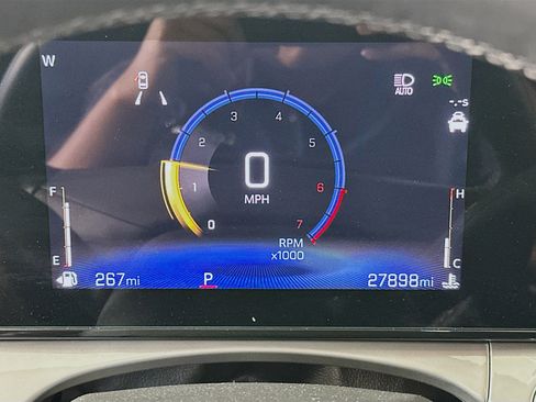 Used 2025 Chevrolet Trax LT w/ LT Convenience Package image 18