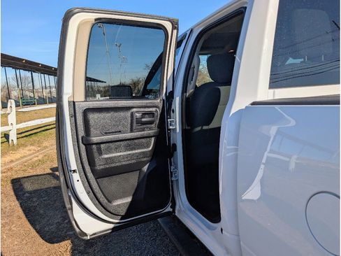 Used 2017 RAM 1500 Express image 10