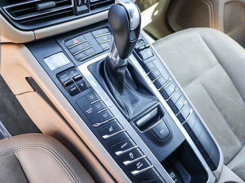 Used 2021 Porsche Macan image 18