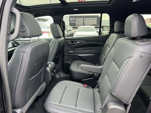 Certified 2025 Chevrolet Traverse LT w/ Sun and Wheel Package image 10