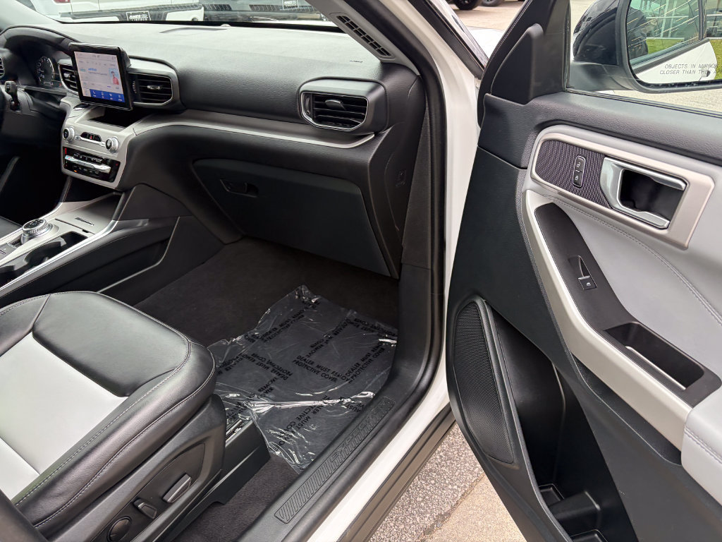 Certified 2023 Ford Explorer XLT w/ Equipment Group 202A AWD/4WD image 19