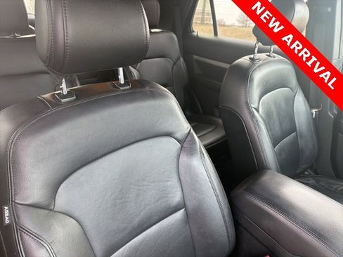Used 2016 Ford Explorer XLT w/ Equipment Group 202A image 11