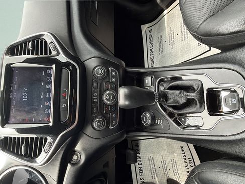 Used 2019 Jeep Cherokee Limited AWD/4WD image 18