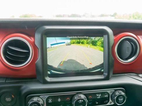 Used 2023 Jeep Wrangler Unlimited Rubicon w/ Cold Weather Group AWD/4WD image 26