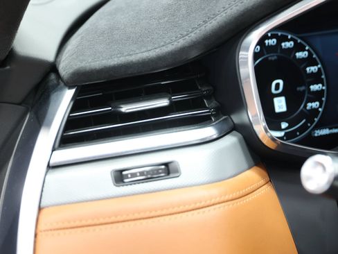 Used 2022 Jaguar F-PACE SVR AWD/4WD image 25