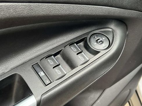 Used 2015 Ford Escape SE w/ SE Chrome Package image 18