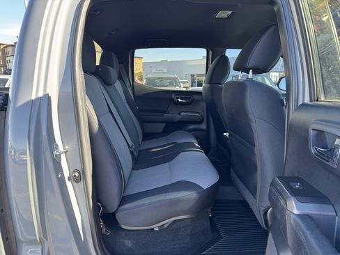 Used 2021 Toyota Tacoma TRD Sport image 19