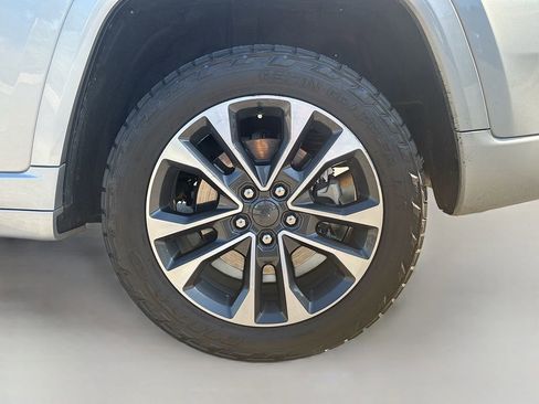 Used 2024 Jeep Grand Cherokee Overland w/ Advanced Protech Group III AWD/4WD image 11