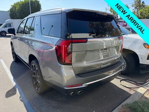 Used 2025 GMC Yukon Denali w/ Sun & Power Step Package AWD/4WD image 3