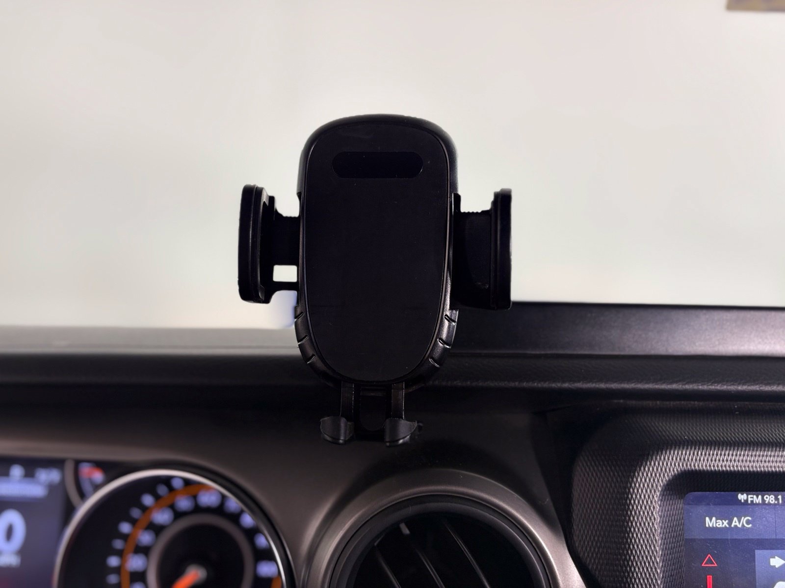 Used 2022 Jeep Wrangler Unlimited Sport AWD/4WD image 9