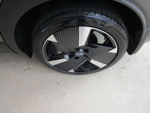 Used 2025 Nissan Kicks SR AWD/4WD image 11