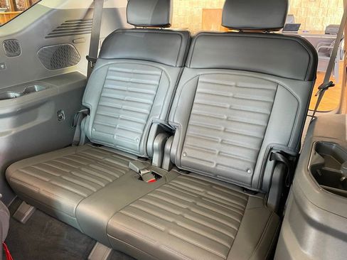 Used 2024 Kia EV9 Land image 40