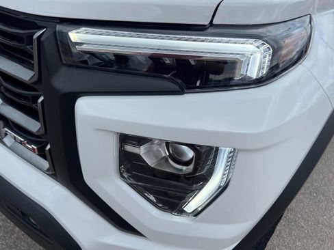 Used 2024 GMC Canyon AT4 w/ AT4 Premium Package image 9