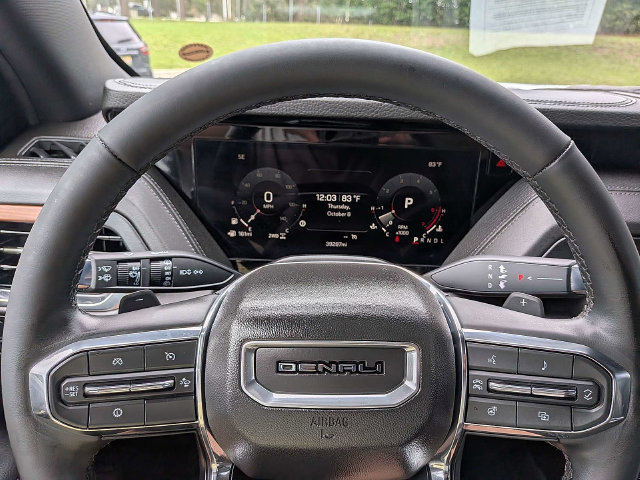 Used 2025 GMC Yukon XL Denali AWD/4WD image 30