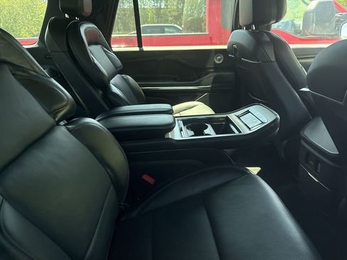 Used 2025 Lincoln Navigator Reserve w/ Jet Appearance Package image 18