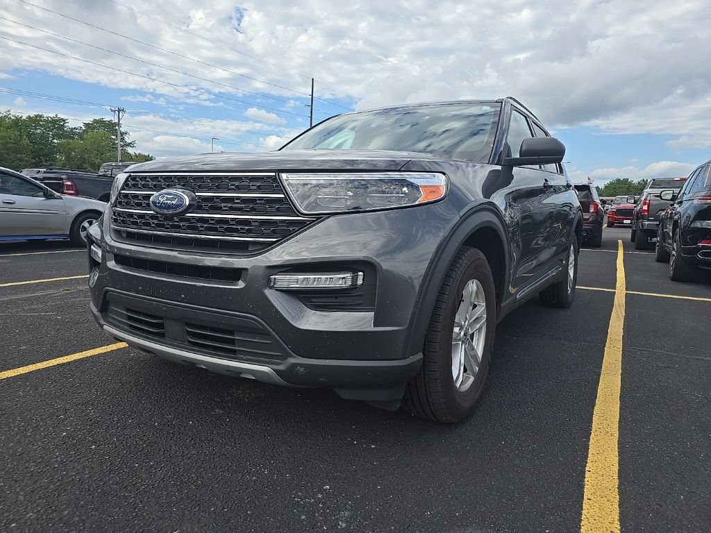 Used 2020 Ford Explorer XLT w/ Equipment Group 202A AWD/4WD image 4