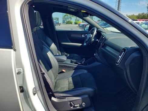 Used 2020 Volvo XC40 T5 R-Design AWD/4WD image 10