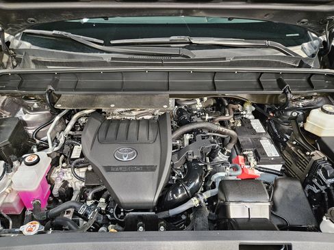 Used 2023 Toyota Highlander XLE AWD/4WD image 19