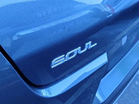 Used 2023 Kia Soul LX w/ LX Technology Package FWD image 6