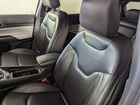 Certified 2024 Jeep Compass Limited image 12