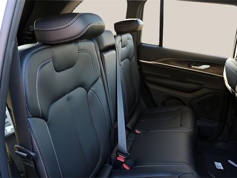New 2025 Jeep Grand Cherokee Limited image 19
