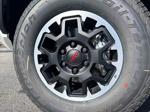 New 2025 Toyota Tacoma TRD Off-Road image 9
