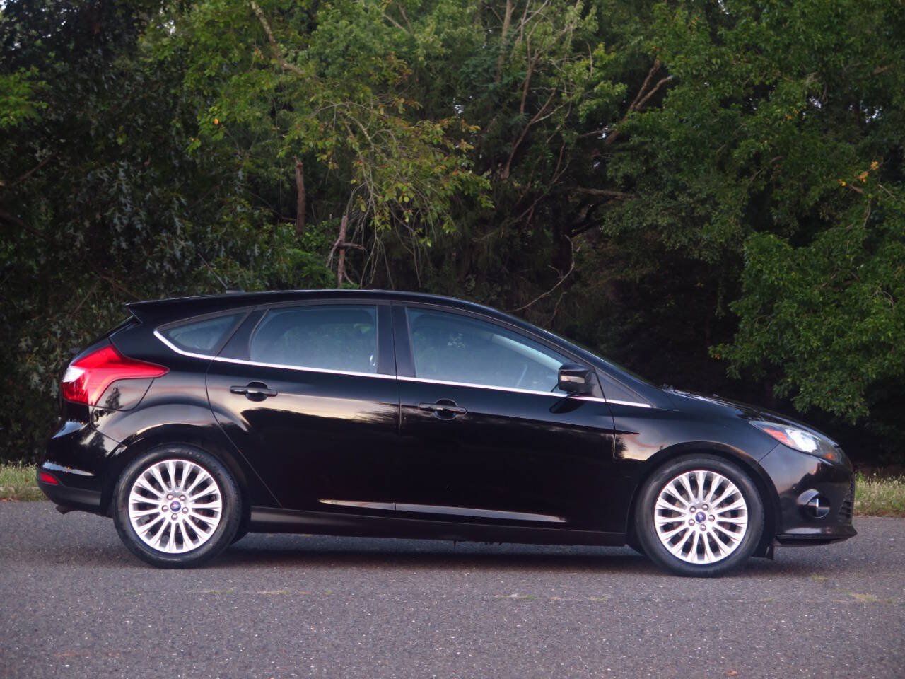 Used 2012 Ford Focus Titanium FWD image 5