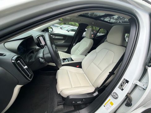 Certified 2025 Volvo XC40 B5 Ultra AWD/4WD image 26