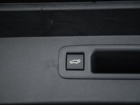 New 2026 Toyota Highlander Platinum image 11