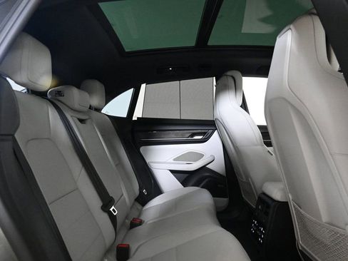 Certified 2025 Porsche Macan Electric image 19