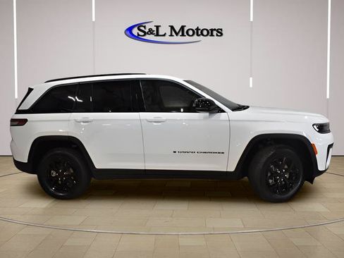 New 2026 Jeep Grand Cherokee Altitude AWD/4WD image 8