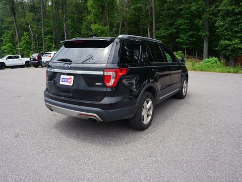 Used 2016 Ford Explorer XLT w/ Equipment Group 202A AWD/4WD image 22
