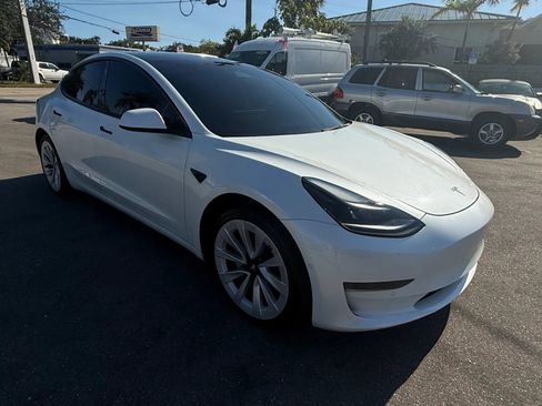 Used 2022 Tesla Model 3 Standard Range RWD image 8