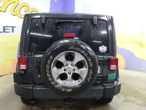 Used 2017 Jeep Wrangler Sahara w/ Dual Top Group AWD/4WD image 7