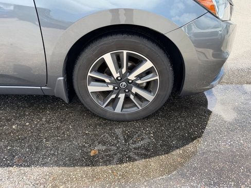 Used 2021 Nissan Versa SV FWD image 4