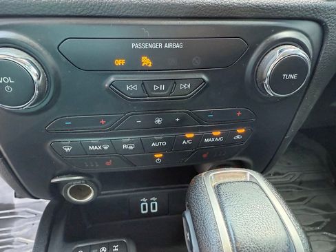 Used 2021 Ford Ranger Lariat w/ Tremor Off-Road Package AWD/4WD image 13